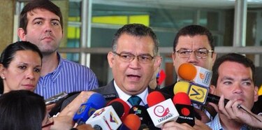 Oposición aumenta presión por revocatorio contra Maduro