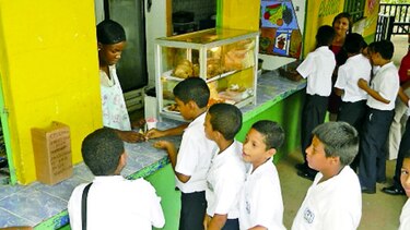 Meduca evalúa quioscos escolares