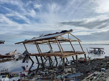 El paso del tifón Rai deja al menos 108 muertos en Filipinas