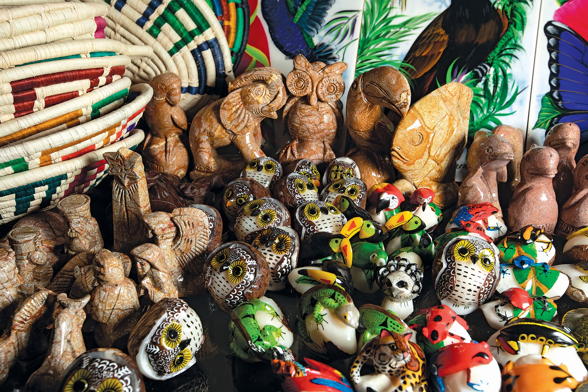 Venta de artesanías en el mercado de El Valle de Antón, Coclé. LP Alexander Arosemena