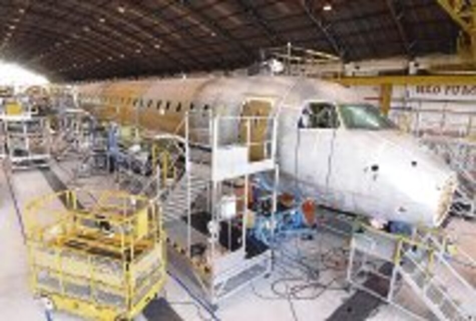 Embraer firma contrato con Kun Peng Airlines