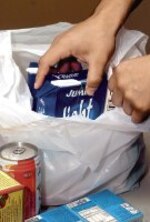 Al pagar se forma atasco en caja del supermercado