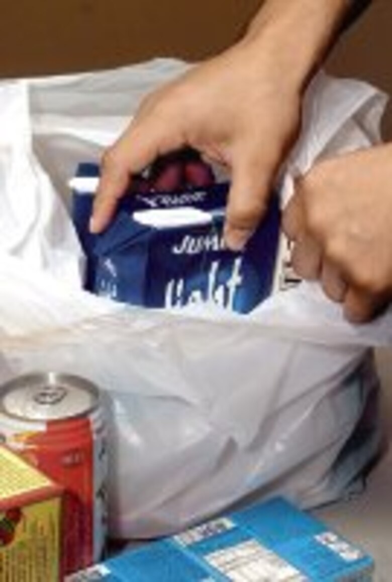 Al pagar se forma atasco en caja del supermercado