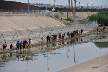 Migrantes varados en norte de México arriesgan sus vidas por su deseo de llegar a Estados Unidos