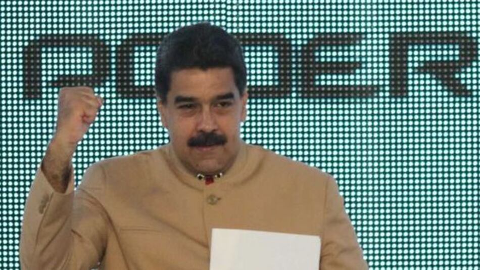 Solo y mal acompañado