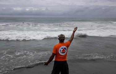 Franklin toca tierra en el sur de República Dominicana con lluvias torrenciales