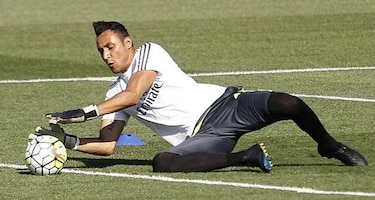 Keylor Navas entrena con normalidad en la sede del Real Madrid