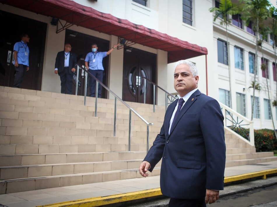 Pleno de la Corte concluye con el primer día de entrevistas de los aspirantes al cargo de magistrado del TE