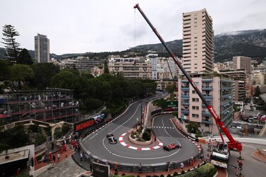 Charles Leclerc vuela en Mónaco con Fernando Alonso tercero y Max Verstappen sufre