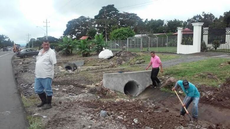 Limpian vías y evalúan residencias tras inundaciones en Boquete