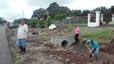 Limpian vías y evalúan residencias tras inundaciones en Boquete