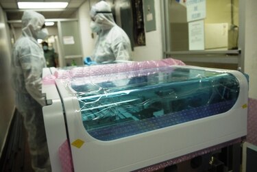 Laboratorio del Complejo Hospitalario cuenta con nuevo equipo para procesar más rápido las pruebas de Covid-19