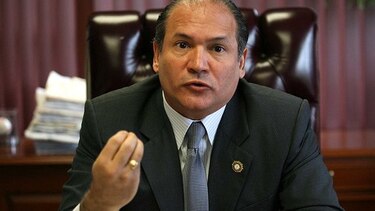 Harry Díaz es denunciado por supuesto ejercicio ilegal de la abogacía