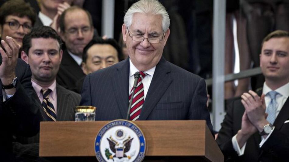 Rex Tillerson pide unidad a un Departamento de Estado dividido