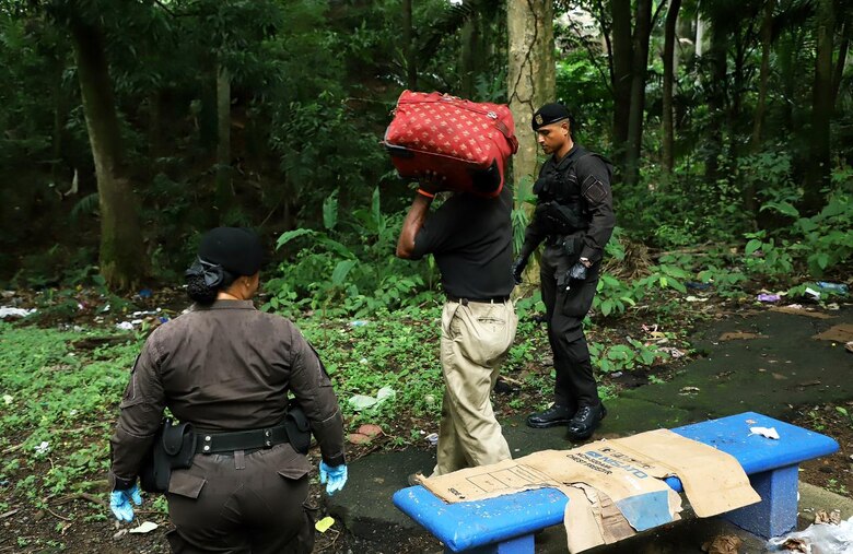 Operativo de desalojo y limpieza en Cerro Ancón: 10 personas sin hogar reciben ayuda