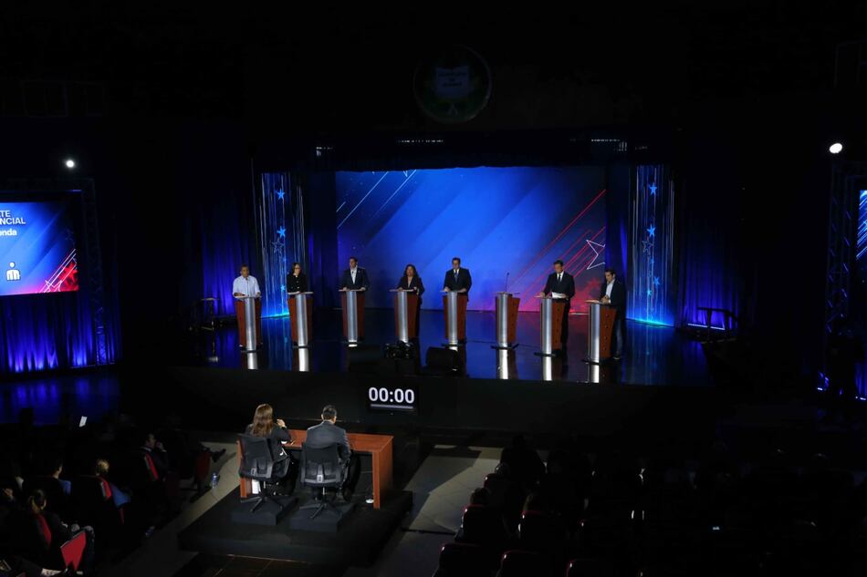 Candidatos presidenciales, entre discursos políticos y promesas sin sustento en educación 