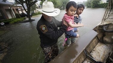 Huracán Harvey deja al menos cinco muertos en Texas