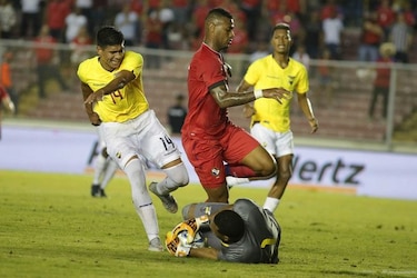 Ecuador supera 2-1 a Panamá