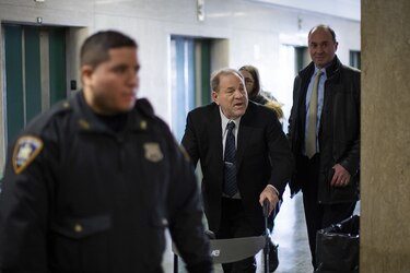 La memoria a veces engaña, asegura la defensa en juicio de Harvey Weinstein
