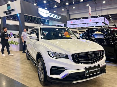 Venta de autos, Zona Libre y banca impulsan la economía