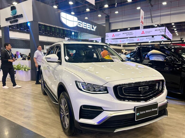 Venta de autos, Zona Libre y banca impulsan la economía