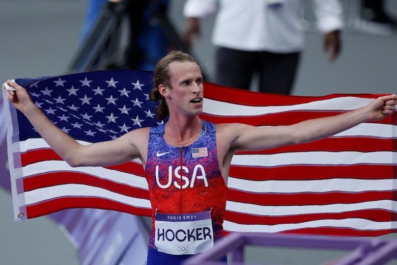 Sorpresa en los 1,500 metros: el estadounidense Cole Hocker destrona al favorito Ingebrigtsen