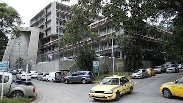 ATTT justifica retiro de vehículos en el área del Instituto Oncológico Nacional