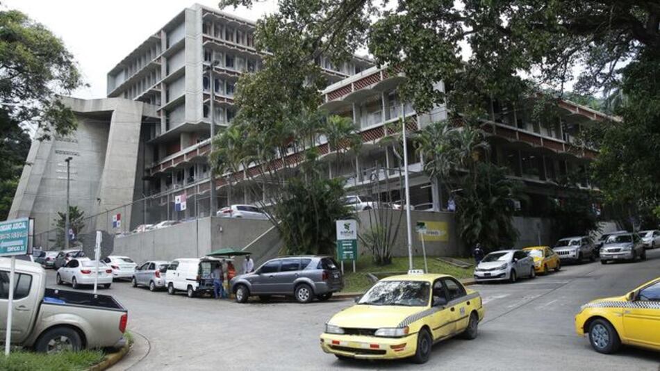 ATTT justifica retiro de vehículos en el área del Instituto Oncológico Nacional