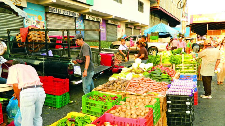Verduleros se quejan de horario desventajoso