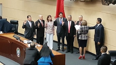 Eligen y juramentan a nuevos miembros de la Comisión de Credenciales