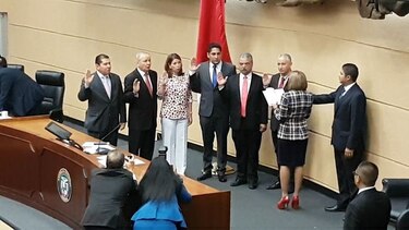 Eligen y juramentan a nuevos miembros de la Comisión de Credenciales