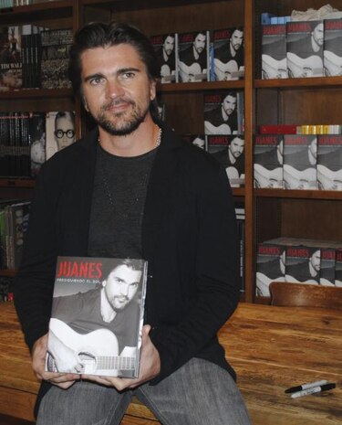 Juanes pide 12 toallas negras para su camerino el día del concierto en Panamá
