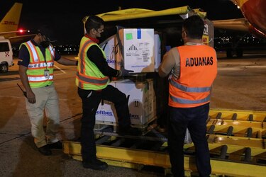 Séptimo lote con 60 mil dosis pediátricas anticovid llega a Panamá