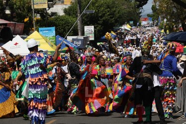 El imperio de las polleras