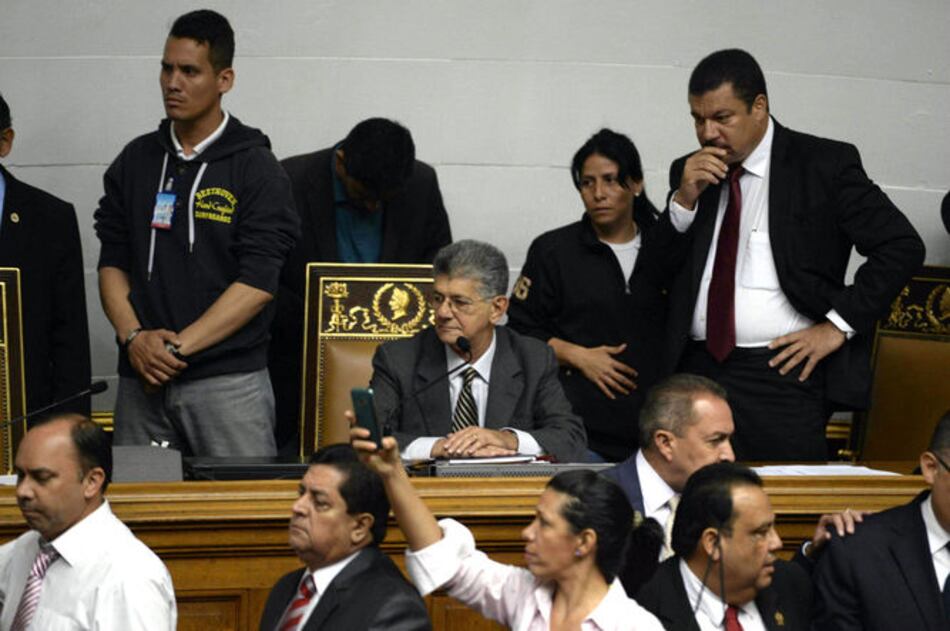 Parlamento declara 'ruptura del orden constitucional' en Venezuela