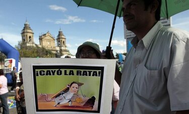 Protesta: Guatemaltecos exigen la renuncia del presidente Pérez Molina