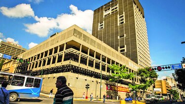 Venezuela evalúa entrega de bonos