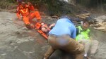 Panameños rescatan a tres personas luego de accidentarse un helicóptero en Costa Rica