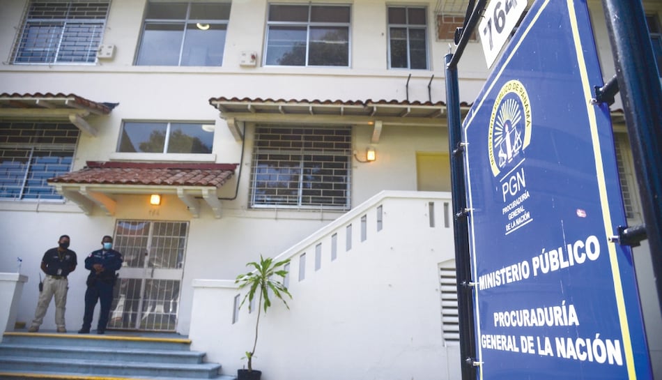 Ministerio Público conduce a una mujer en caso de las vacunas