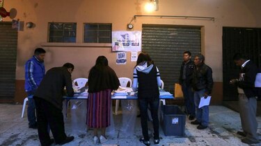 Abren los colegios en las elecciones generales en Guatemala
