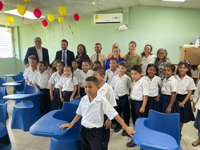 Energía solidaria: Naturgy mejora infraestructura eléctrica y climatización en escuela de Natá