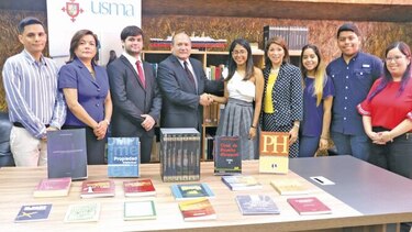 Abogados realizan donación de libros a la biblioteca jurídica de la USMA