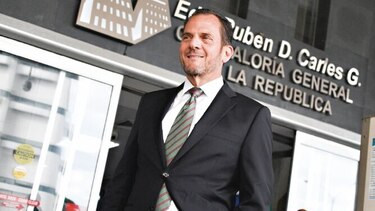 Asamblea cita al contralor Humbert, a tres meses y medio de dejar el cargo