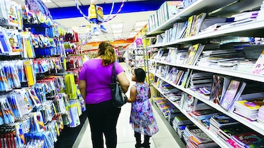 Acodeco advierte sanciones por obligar a padres a comprar libros en las escuelas