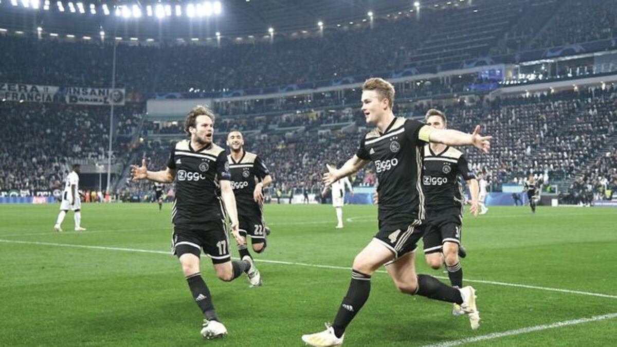 Ajax sorprende y Barça gana con ayuda de Leo
