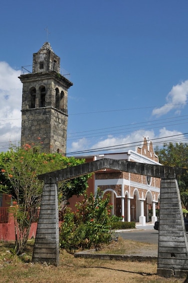 Torre exenta de la Catedral de David corre riesgo: respaldan anteproyecto para salvaguardar monumento histórico