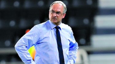 Despiden a Stielike de selección surcoreana