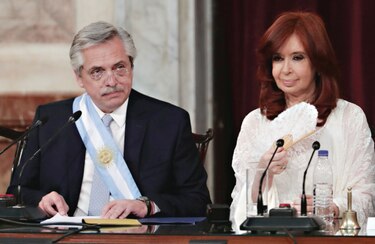 Gobierno argentino eleva impuesto a los envíos de soja