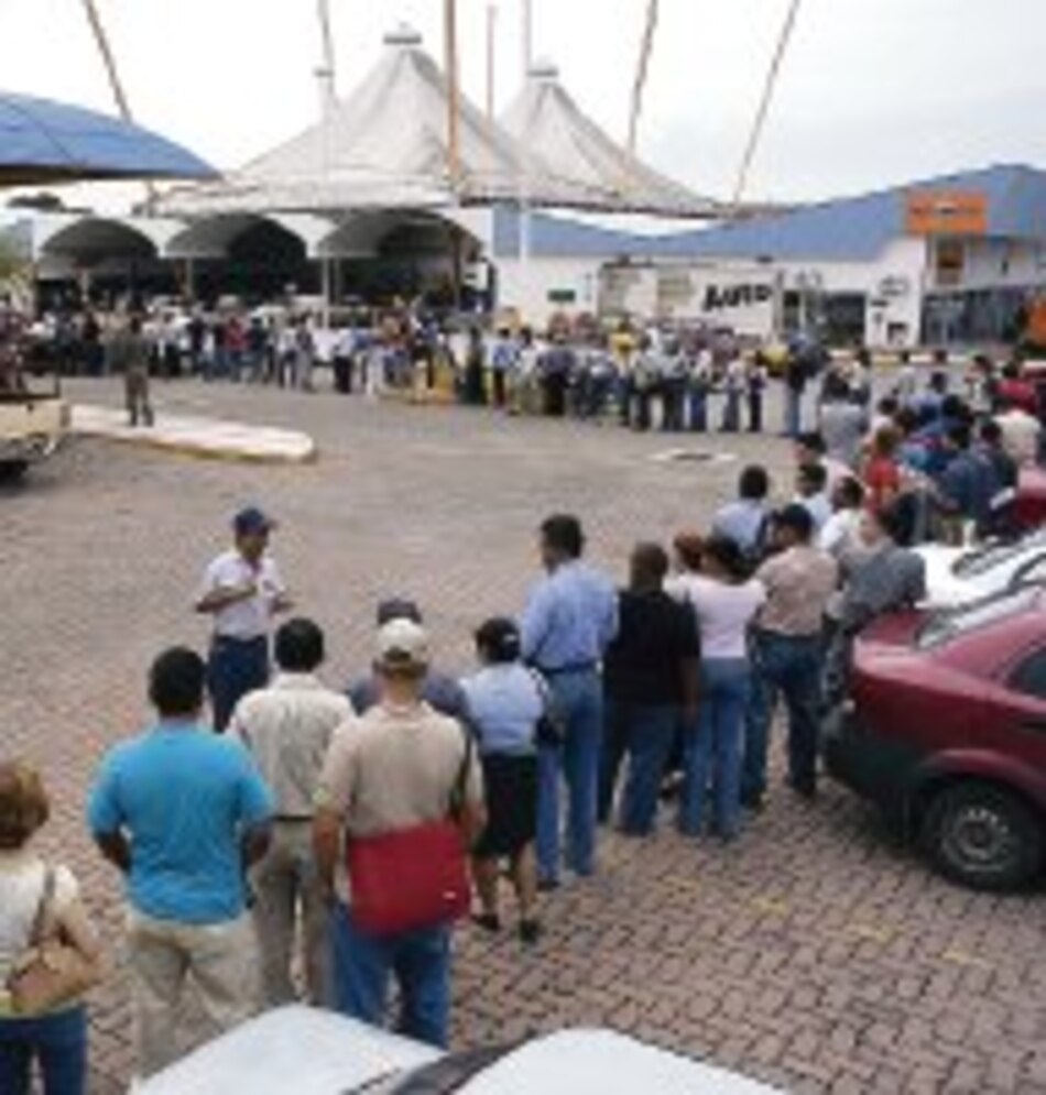 Sigue el desorden por licencias