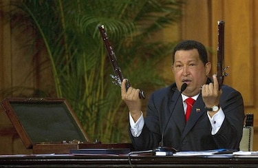 Prohíben a periódicos de Venezuela difundir denuncias de corrupción contra hermano de Chávez